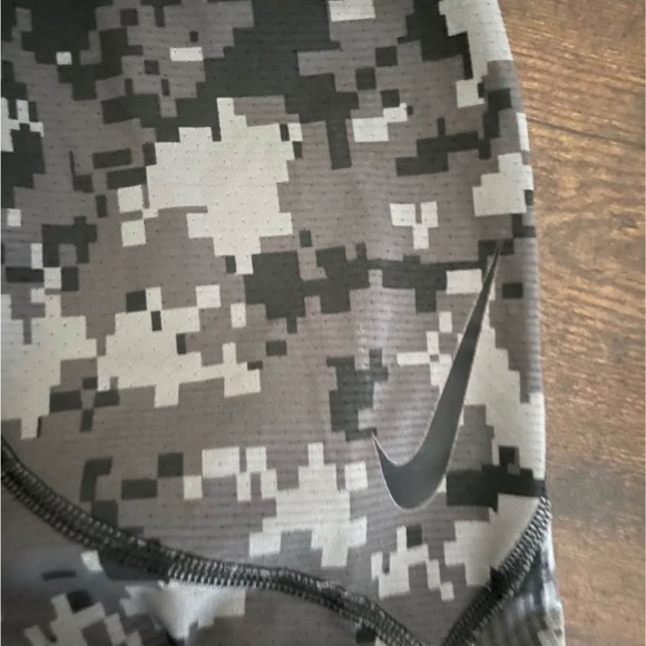 NIKE | HYPERCOOL Men's Black and Gray Swim Leggings - Picture 3 of 4